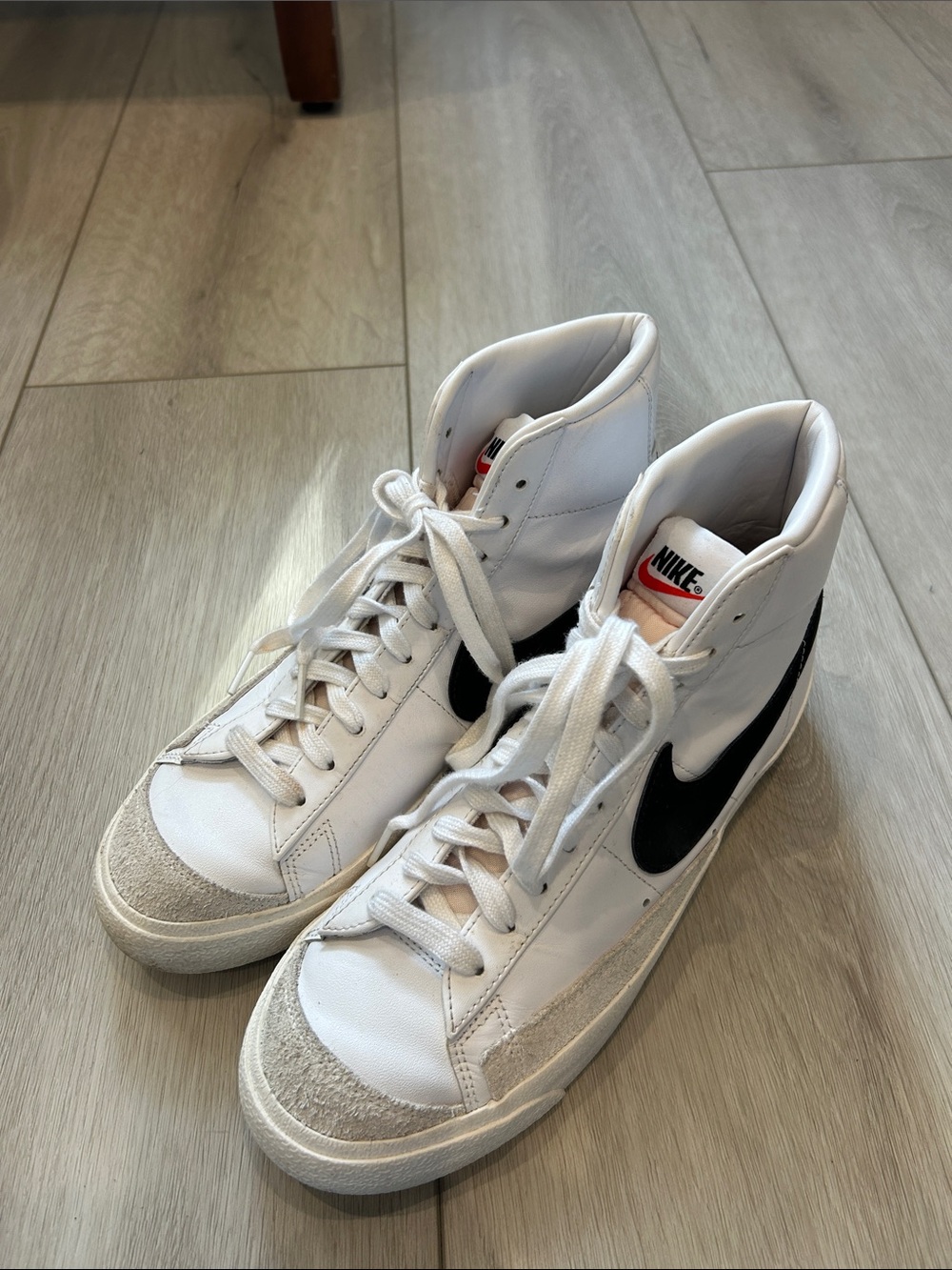 Nike Blazer Mid ’77 Vintage White Black Sneakers Women’s 9.5